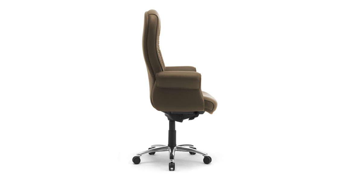 executive-classic-office-chairs-w-upholstered-arms-doge-lux