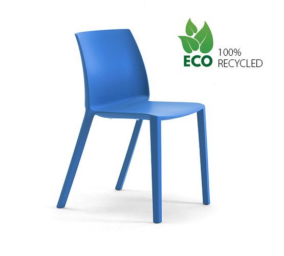 100% recycled chairs for outdoor conferences, didactics and seminars
