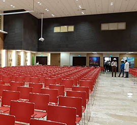 Sedie per aula magna dedicata a convegni, corsi e seminari