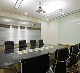 Comoda poltrona in pelle di design per sala riunione, meeting, riunioni