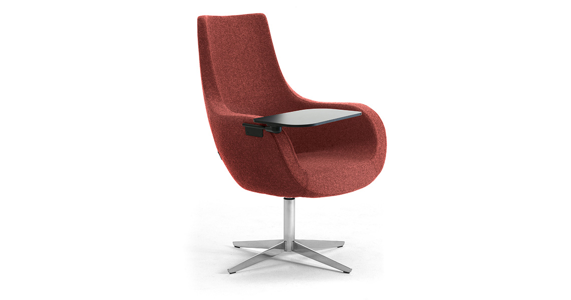 poltrona relax lounge egg chair dal design a uovo con tavolino
