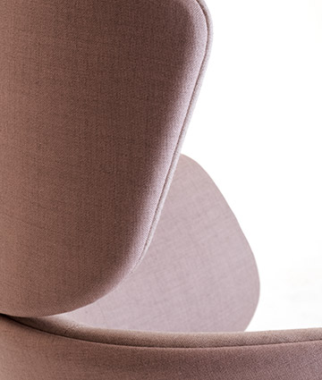 poltrona-lounge-chair-p-grande-relax-c-tavolo-alise-dettaglio-img-02