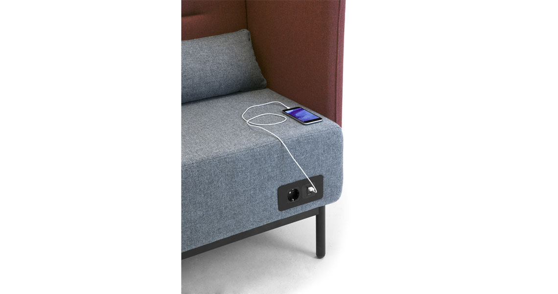 divano-design-moderno-c-presa-usb-p-sala-attesa-around-img-14