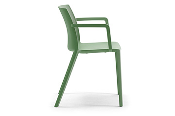 Comode sedie in plastica ecosostenibile dal design ricercato Greta