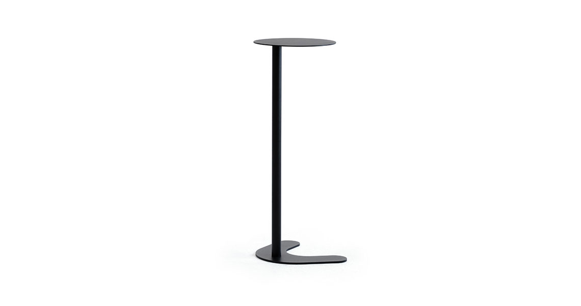 c-shaped-table-f-modern-pouf-armchair-sofa-orion-img-01